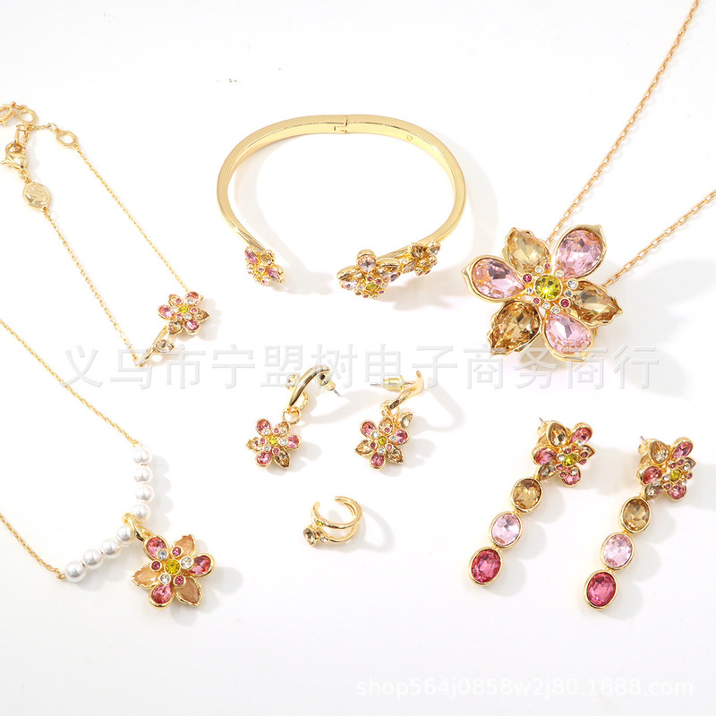【新品】中国专属系列花朵系列粉白金色花瓣珍珠耳钉项链手链套装|undefined
