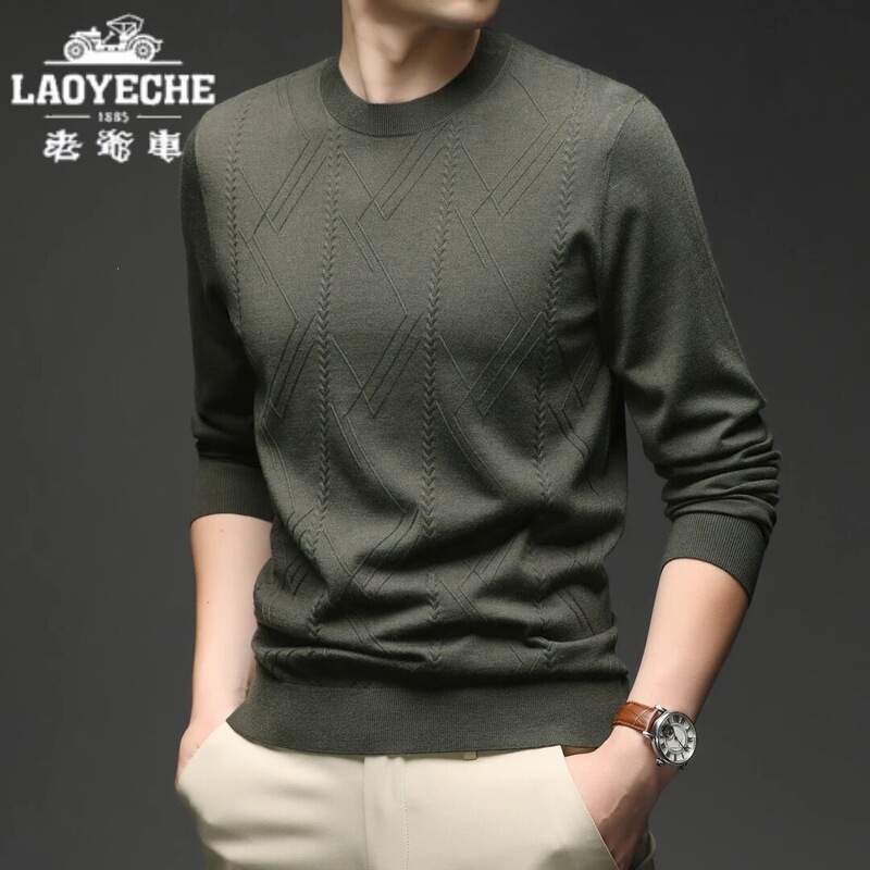 Vintage-style autumn/winter new men’s cashmere and silk blend sweater, featuring intricate jacquard patterns, a skin-friendly texture, and a round neckline, perfect as a base layer Vintage-style autumn/winter new men’s cashmere and silk blend sweater, featuring intricate jacquard patterns, a skin-friendly texture, and a round neckline, perfect as a base layer
