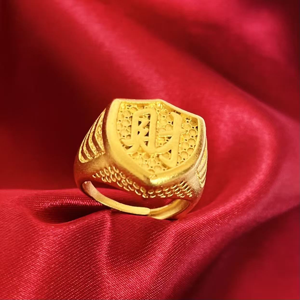 黄銅の金メッキの福の金儲けの指輪の男性の多種類の車の花は宝の蛇口の関公の戒子の金メッキの指輪を招きます。