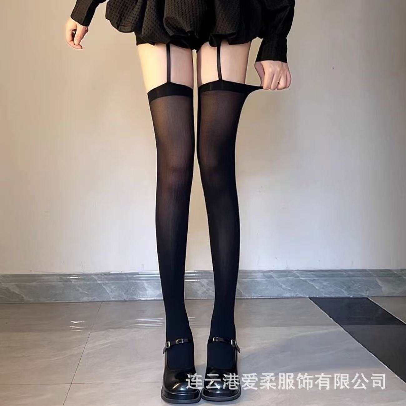 Black, lifting effect