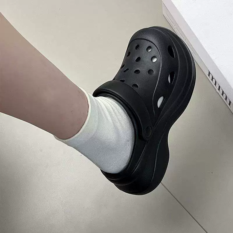 Получите две пары новых универсальных женских сабо на толстой подошве, летние уличные тапочки с закрытым носком, нескользящую мягкую подошву, увеличивающую рост, удобную походку.