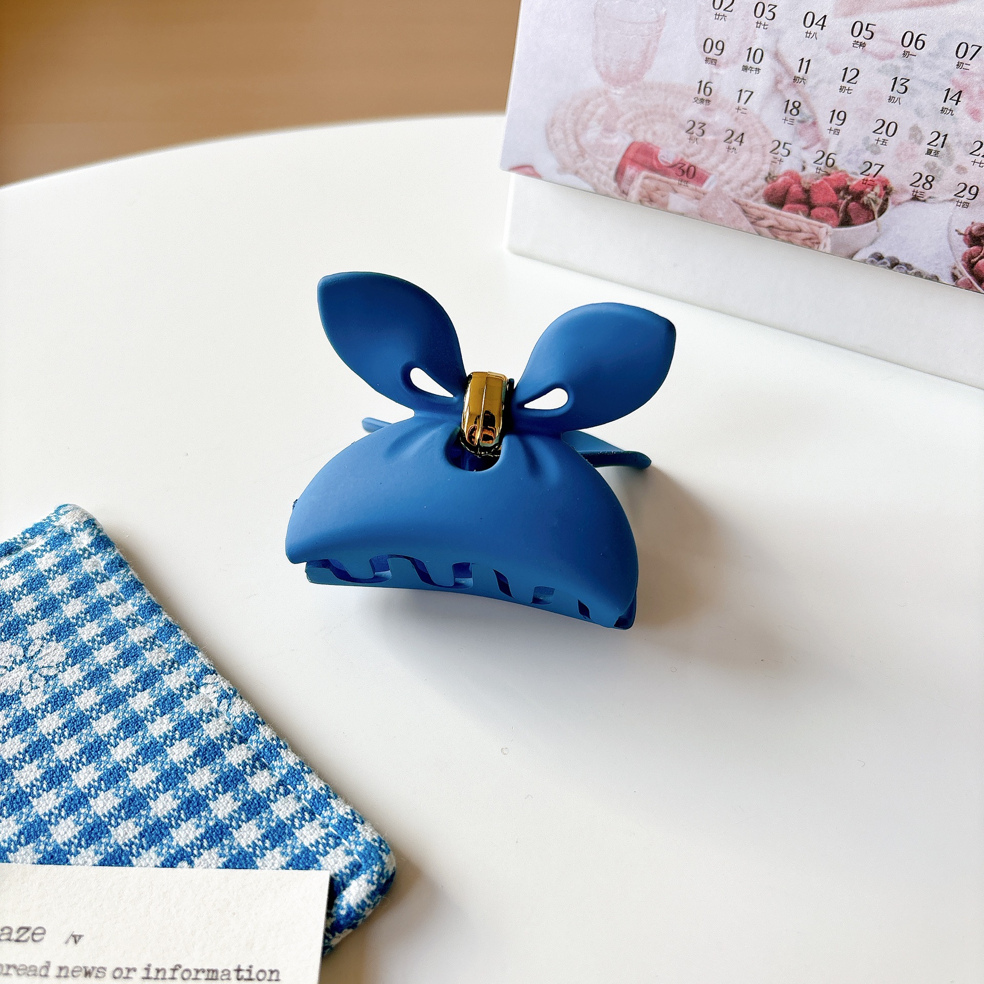 Japonés y coreano accesorios para el cabello hembra Klein azul clip temperamento simple giro horquilla corazón pequeña horquilla placa geométrica horquilla