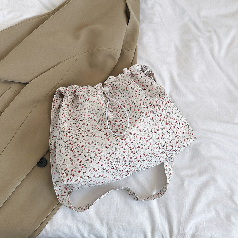 Verano pequeño fresco y ligero de gran capacidad flor triturada bolsa de lona para mujeres viajeros bolsa de hombro bolsa de clase para estudiantes universitarios