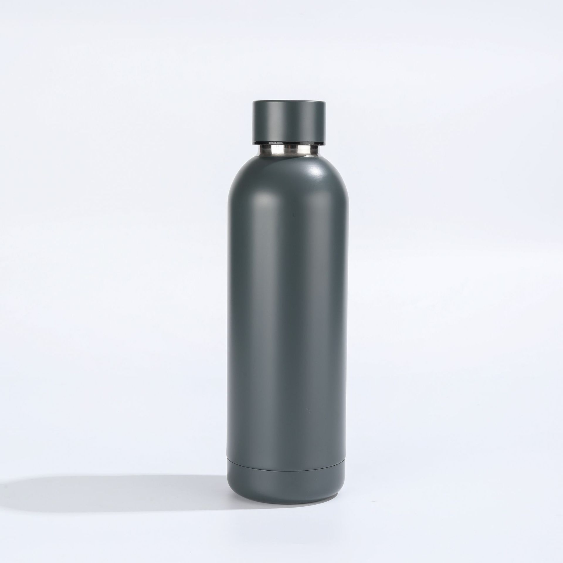 Botella de vacío de acero inoxidable transfronteriza americana deportiva al aire libre portátil de doble capa 304 taza de aislamiento de alta calidad de la taza de agua