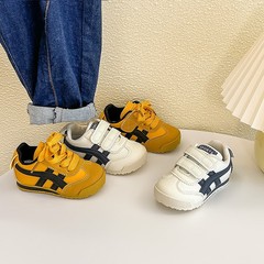 子供の阿甘靴2歳の赤ちゃんの新しい春の女の子の運動靴の男の子の靴の柔らかい底の滑り止めのレジャー幼稚園