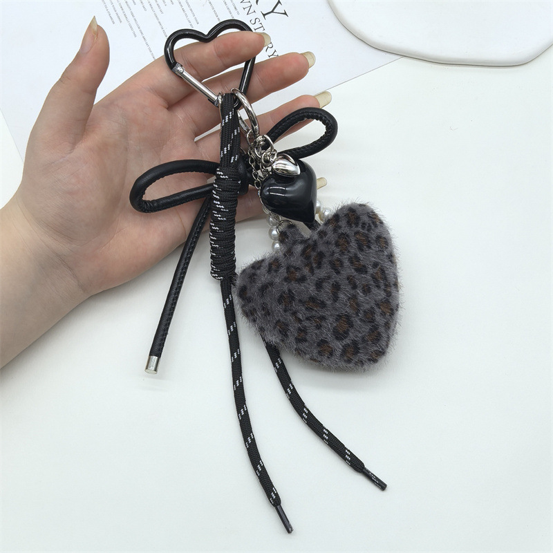 Estampado de leopardo de amor de peluche gris