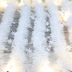 クロスボーダーのクリスマスの装飾のバーのデパートのホテルのクリスマスの配置の花の2メートルのプラスの白い雪の毛の条
