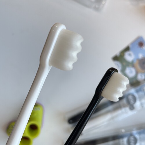 Black and white round head soft hair small head toothbrush ins simple couple home portable travel size adult toothbrush BH081