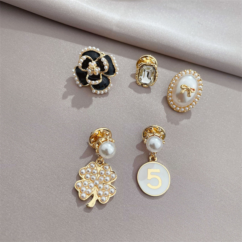 Fashionable Personality Korean New Brooch Set Simple Pearl Five-piece Brooches display picture 3