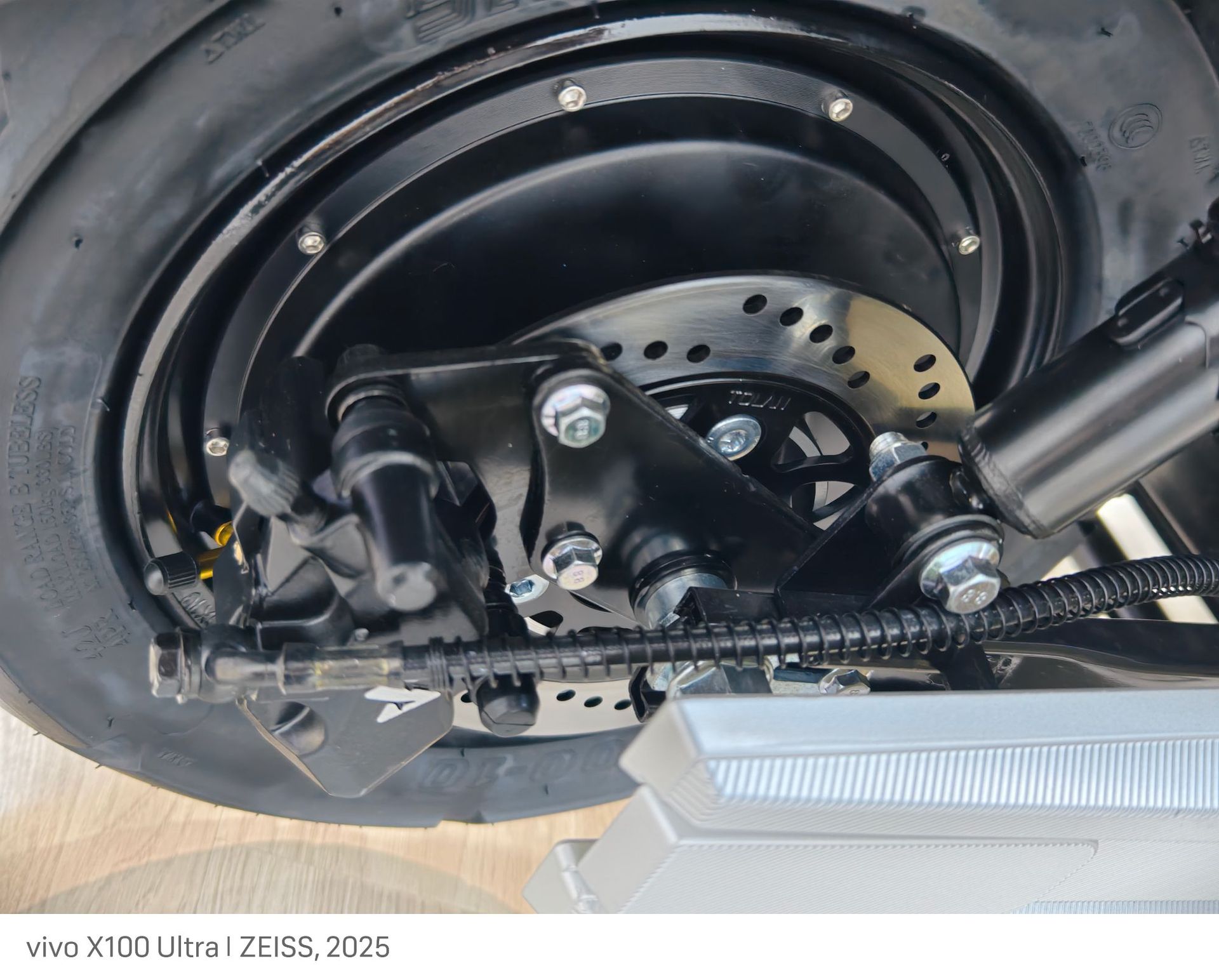 Cross-Border Export of Cangqiong Electric Motorcycles, Commuter Electric Scooters, Electric Vehicles with Long Range and High Power for Delivery Services