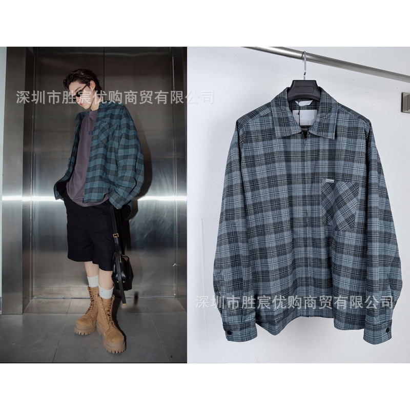 High-end Parisian-style blue and gray plaid quilted jacket with zipper and letter embroidery, unisex design, trendy High-end Parisian-style blue and gray plaid quilted jacket with zipper and letter embroidery, unisex design, trendy