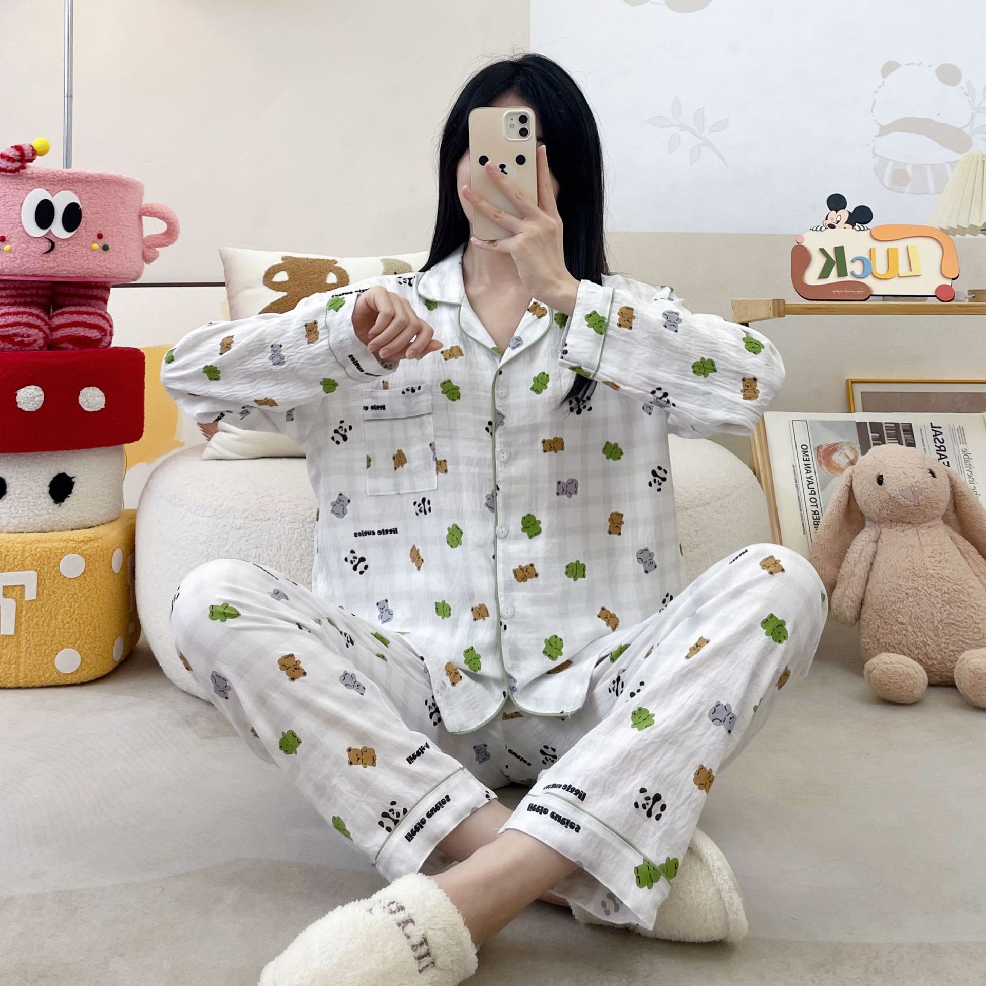 Pijamas al por mayor transfronterizos de primavera y otoño nubes de algodón ropa doméstica pantalones de manga larga dibujos animados autocriticia oso nuevo conjunto