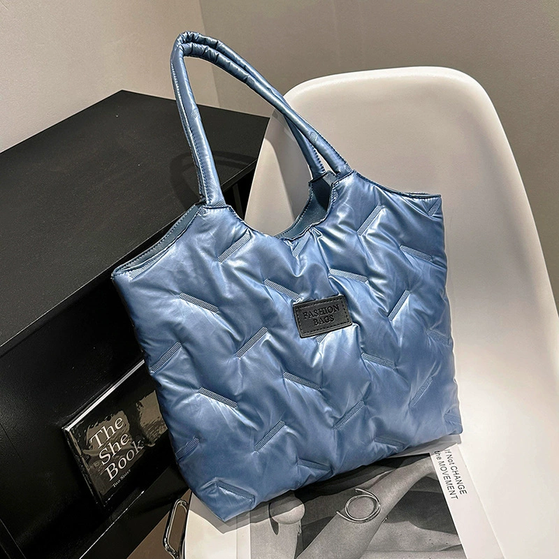 Capacious underarm bag with diamond pattern, shoulder bag, one-shoulder bag with down