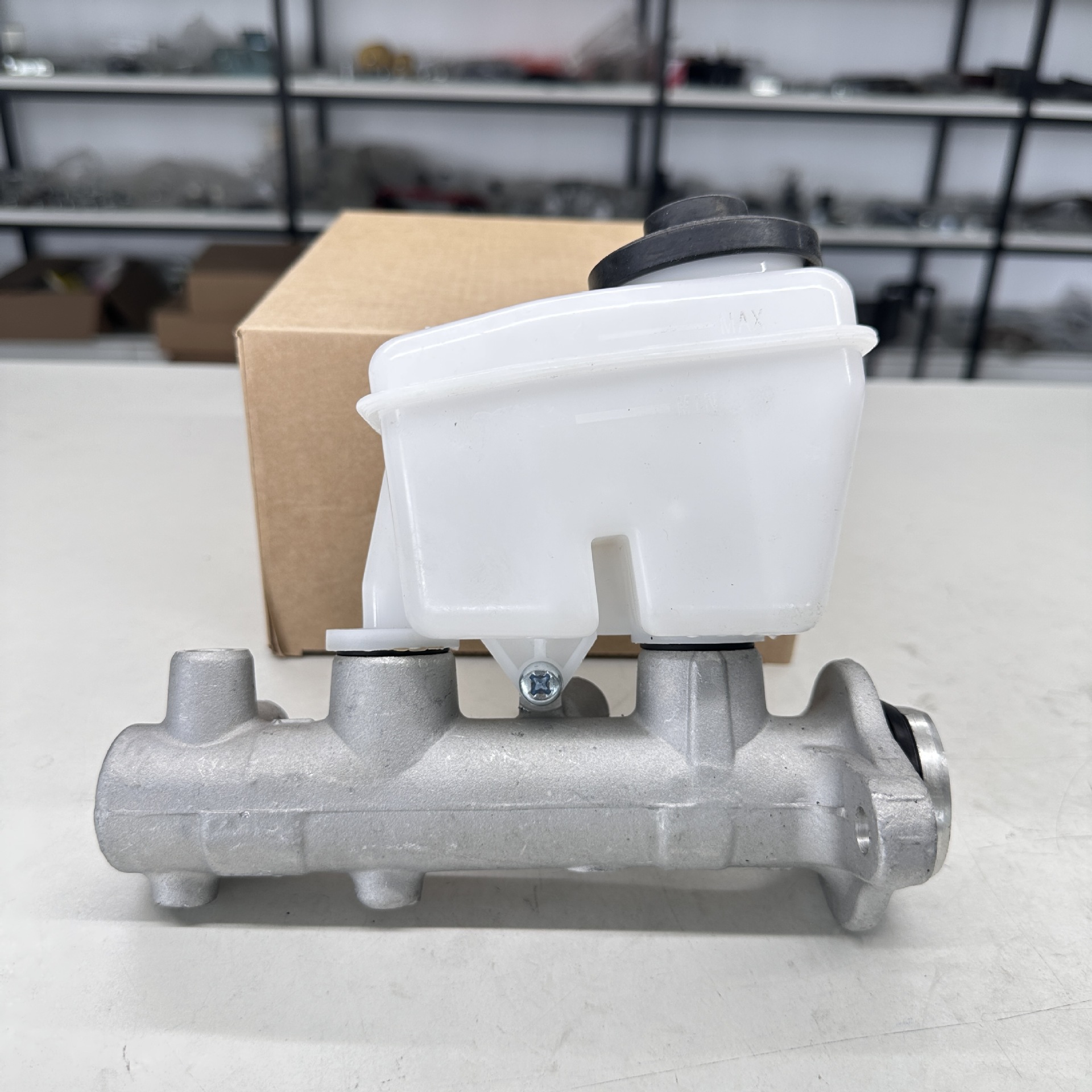 Suitable for Toyota Land Cruiser 90 Brake Master Cylinder 47201-60680 4720160680