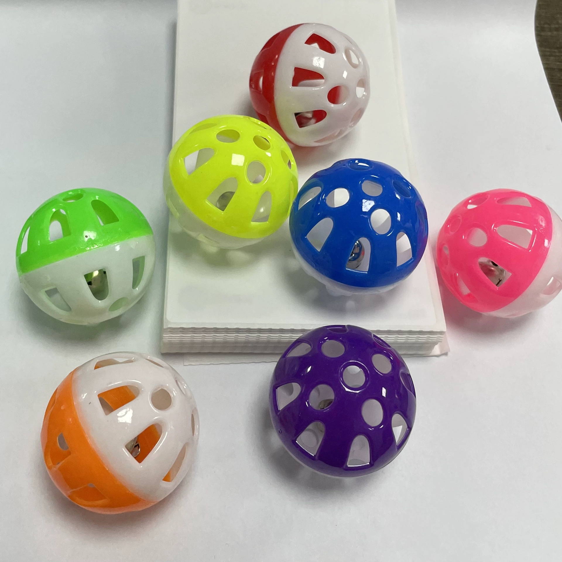 Кошачий игрушечный шарик от привет Кошачий игрушечный шарик колокольчик будет двигаться