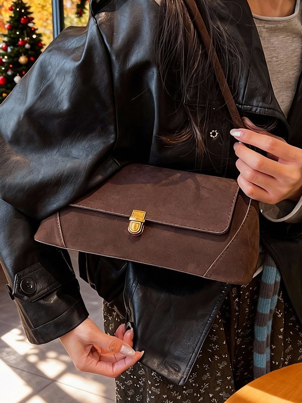 Diseño de nicho de textura transfronteriza de alto nivel bolso de palo de mano para mujeres ventas calientes nuevas bolsas de hombro de estilo extranjero bolsas de brazo de moda image 1