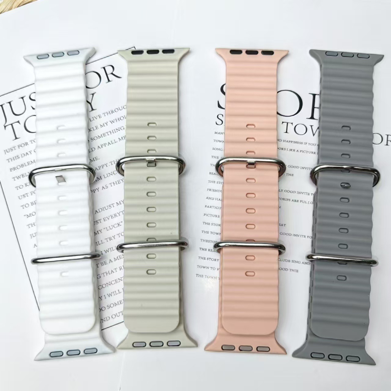 Suitable for AppleWatch6/7/8/SE/Ultra Ocean Band monochrome double-buckle silicone band Application Scenario