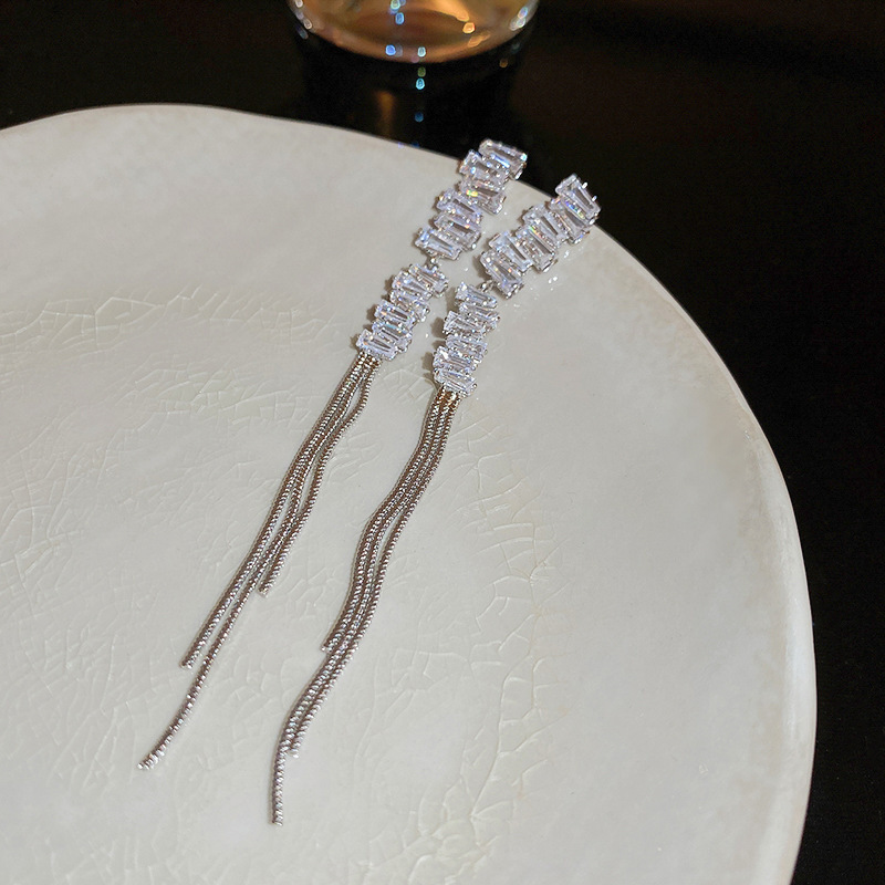 Pendientes de lazo de amor de diamantes llenos de agujas de plata galvanizadas en oro real Pendientes de moda exquisita Pendientes de lujo ligero plateado