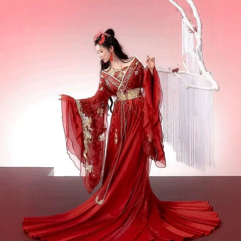Red Hanfu with a Super Fairy-Like Feel, Featuring Manjusha Flowers, Southern and Northern Dynasty Style, with a Trailing Tail, Heavy Embroidery, Wedding Attire, Traditional Dress