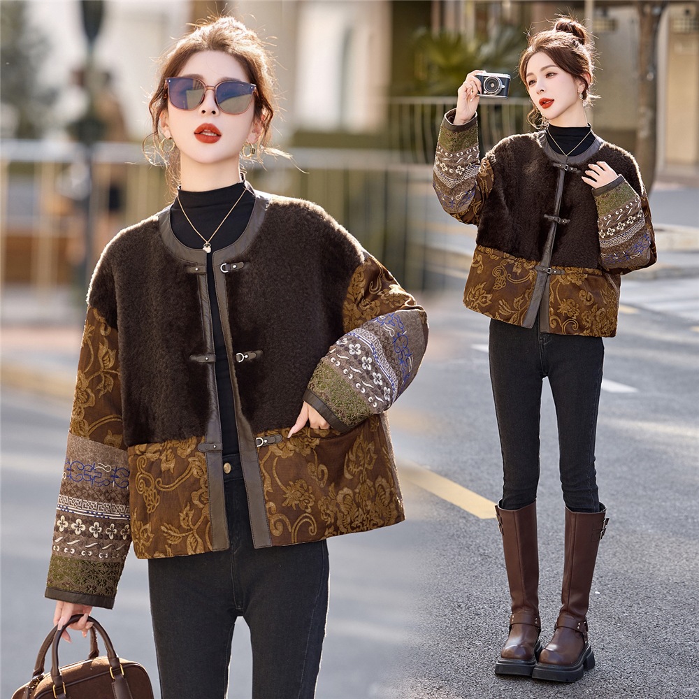2025 Winter New Chinese Style National Embroidery down Jacket for Women, Short Petite Thickened Fur Integrated Coat