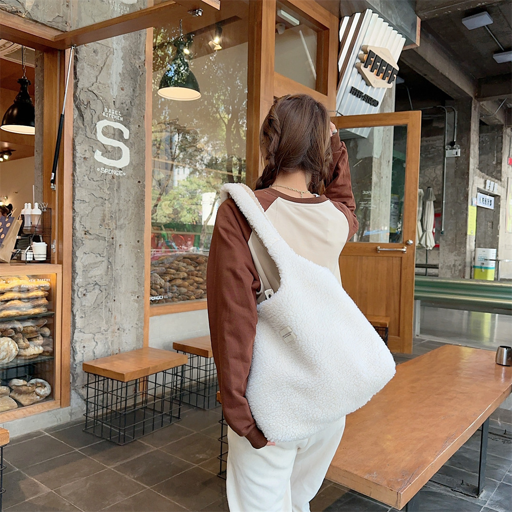 310233 Autumn/Winter Korean version dual-sided plush simple single-shoulder student large-capacity commuting vest bag undefined