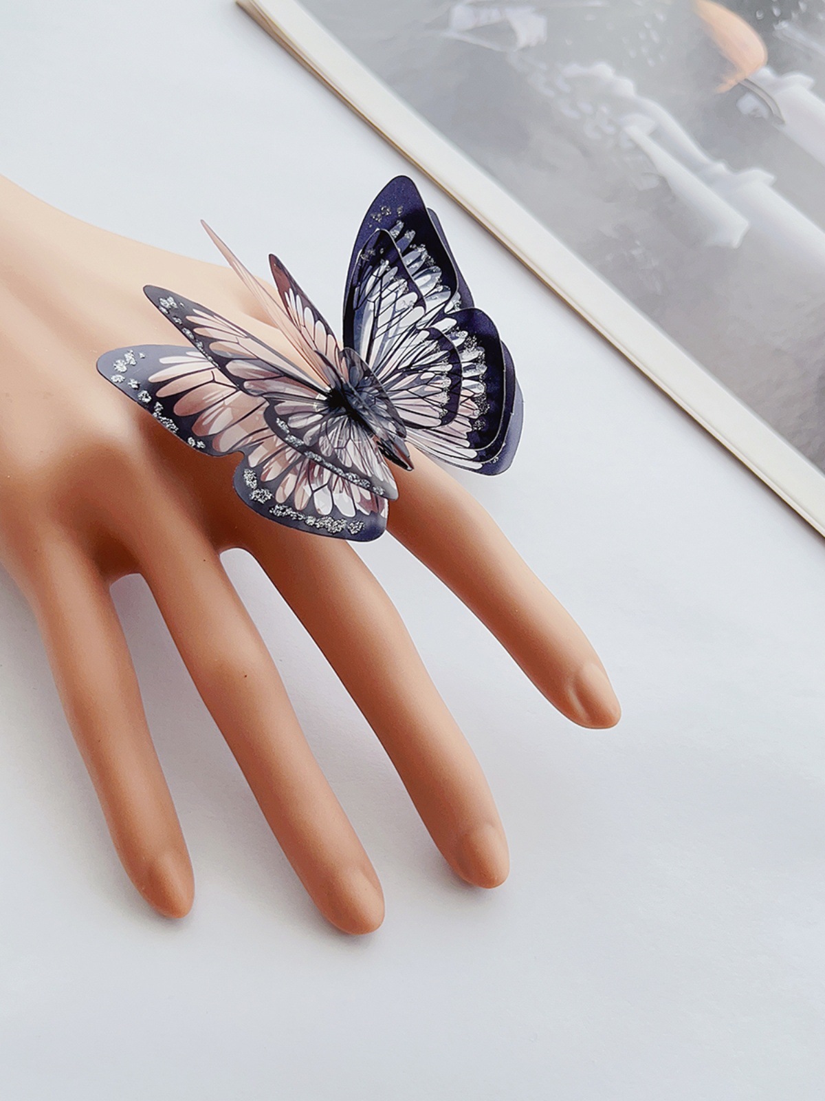 Butterfly hollow model with adjustable ring opening