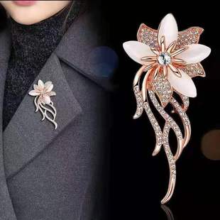 Brooch for women, high-end Korean style rhinestone clothing, exquisite design, suit corsage, versatile clothing accessories, scarf buckle