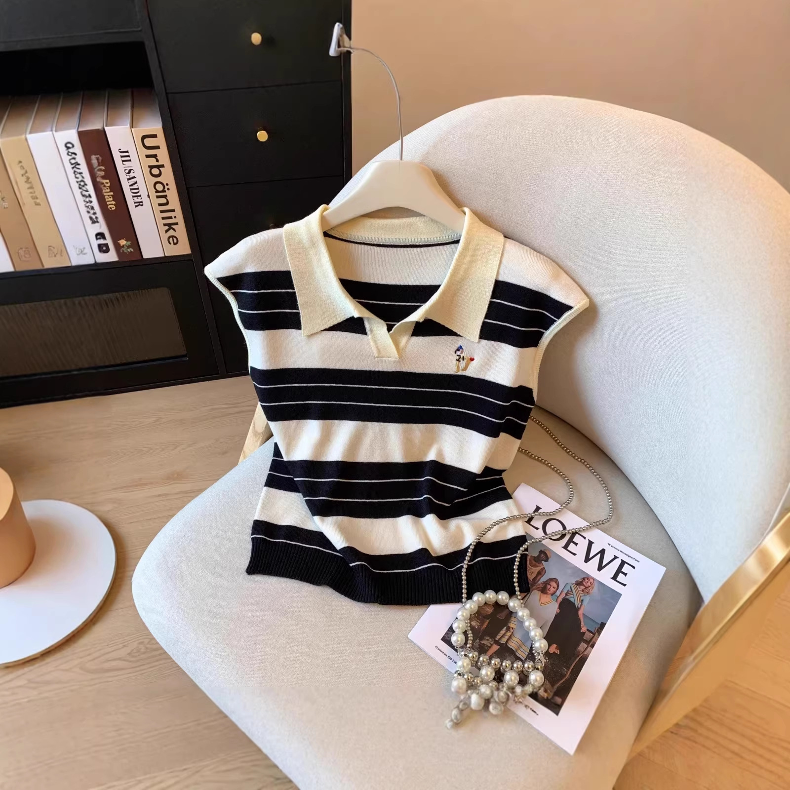 Áo thun nữ cổ polo sọc kẻ tay lỡ phong cách thể thao — Vàng cổ áo