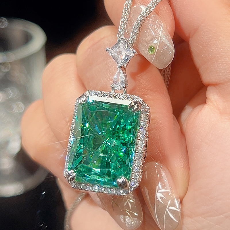 2025 nuevo traje de joyería Zhuang Shengsheng traje de colgante verde Reddine Chapala piedra principal 15*20