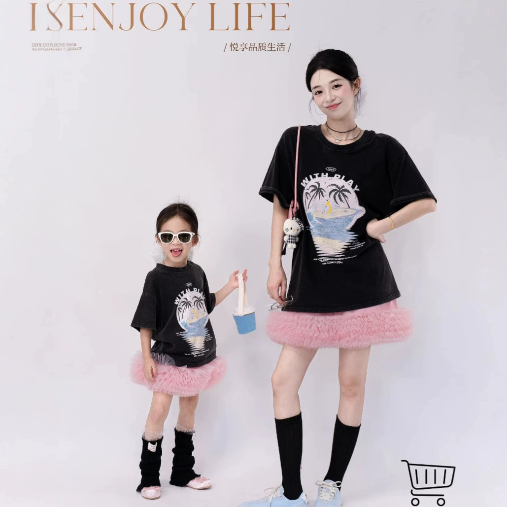 Fashionable cartoon T-shirt, family style, Korean style, western style
