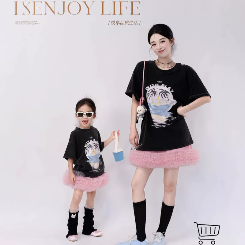 Fashionable cartoon T-shirt, family style, Korean style, western style