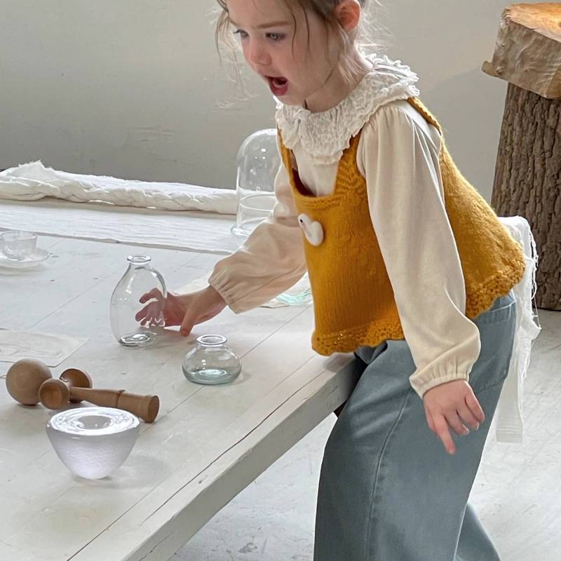 クリームセット 2025 秋女の子トレンディな甘くてかわいい小さなアヒルニットベスト女の赤ちゃん人形襟底シャツ|undefined