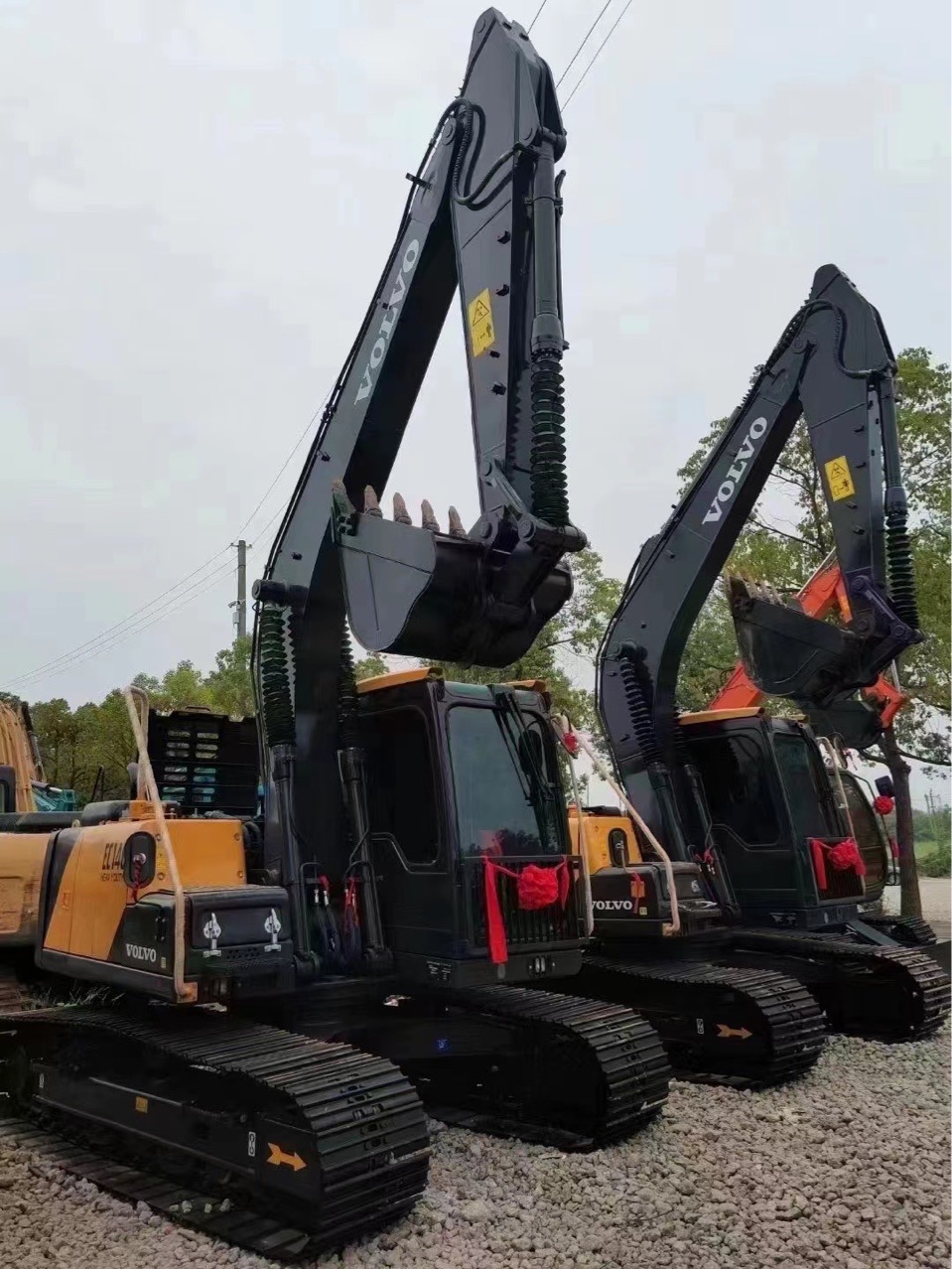 Excavadora de segunda mano VOVO140 con 200 horas de inventario