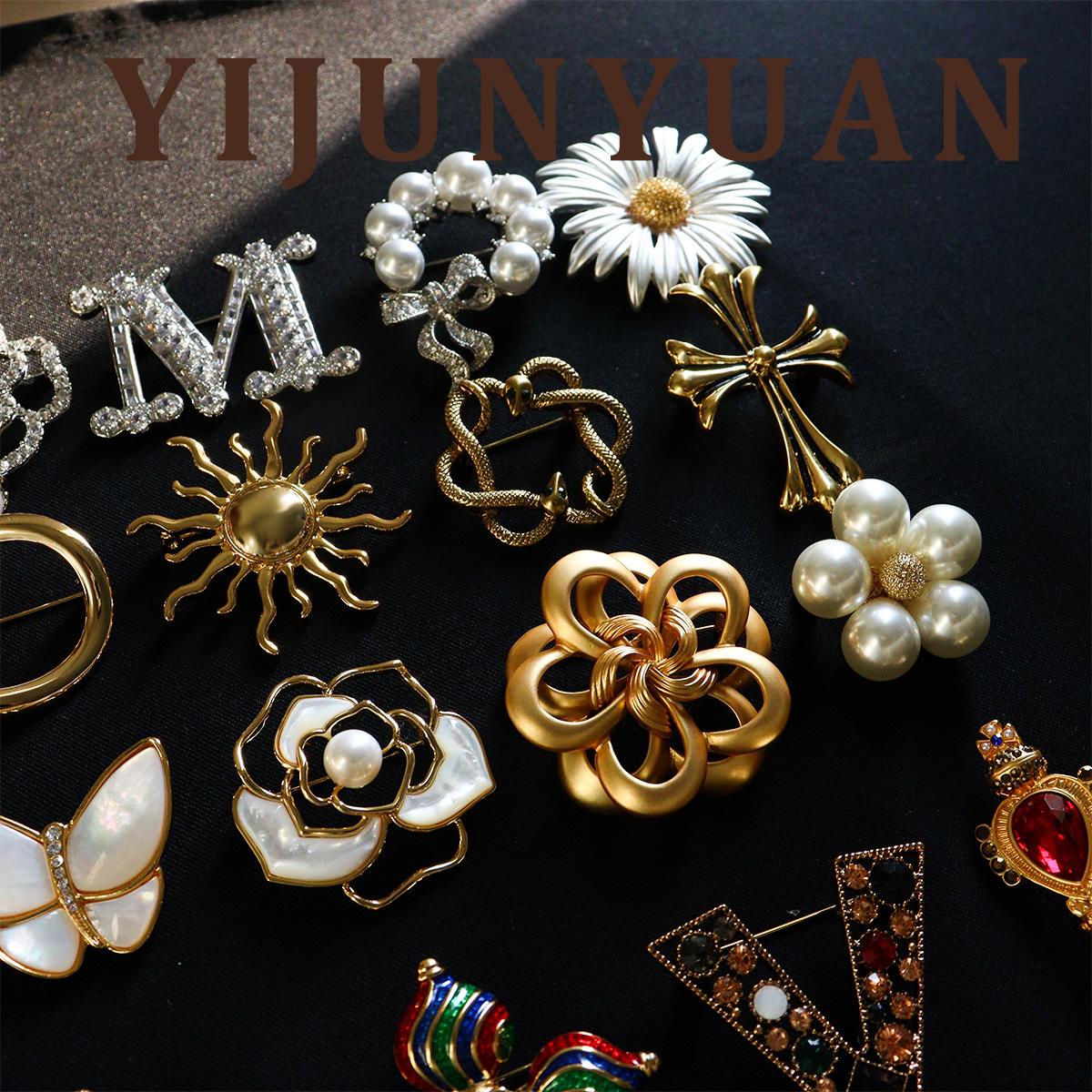 Autumn and Winter Fashion Retro Elegant Elegant Zircon Brooch High-End Accessible Luxury Exquisite Clothing Accessories High-End Brooch for Women