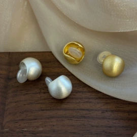 项链;耳环;耳钉