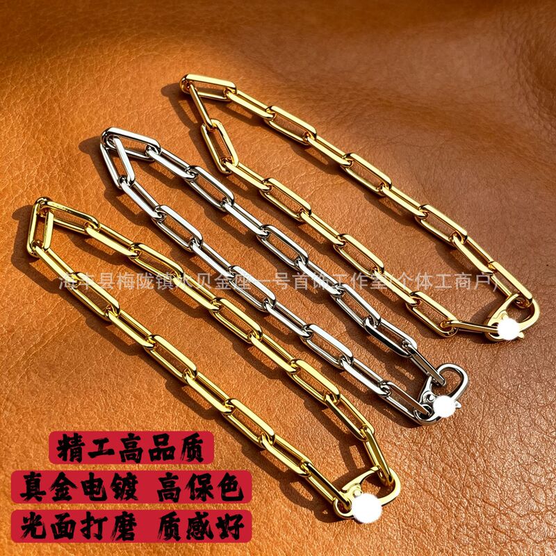 V Gold Exquisite Quality Santos Chain Bracelet for Men and Women, Polished Gold, Versatile and Fashionable Interlocking Bracelet, Wholesale