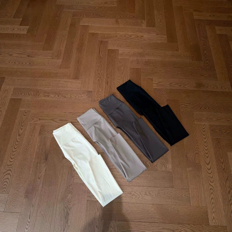 ro* The best yoga pants to wear are ice silk ultra-thin milkskin pants, suitable for outerwear, sharkskin pants with high elasticity, high waist, slimming effect, and a nude feel