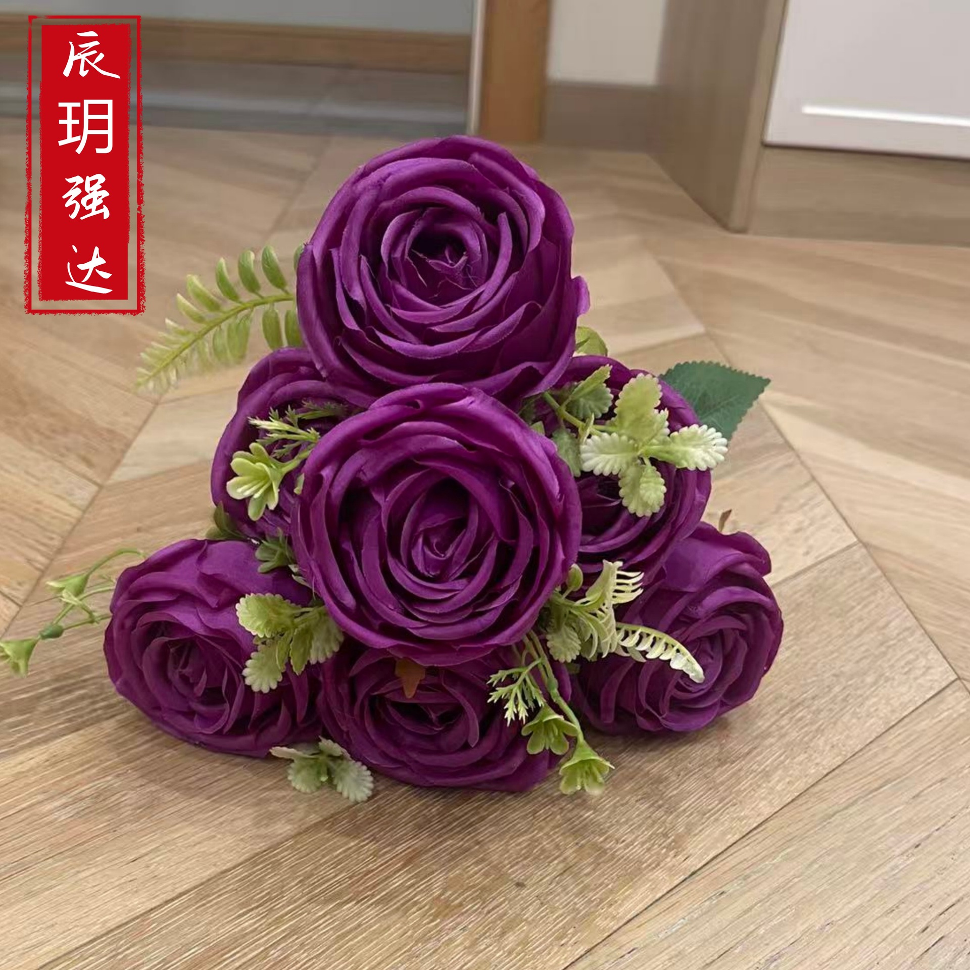 진한 보라색