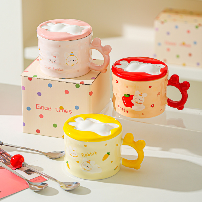 Conejo de dibujos animados con tazas de cerámica con tapa para niñas tazas de marca resistentes a altas temperaturas lindas tazas de agua creativas tazas de oficina pequeñas tazas de regalo