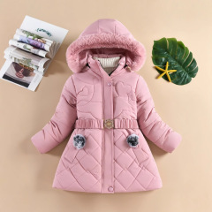 冬服の韓国版の女の子の中の長いタイプの綿の服のコートの洋気のハート型の菱格の図案の綿の服の毛の帽子のコート