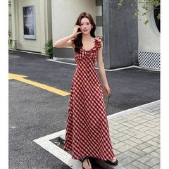 法式复古红格纹无袖连衣裙女夏季新款收腰显瘦一字肩A字气质长裙