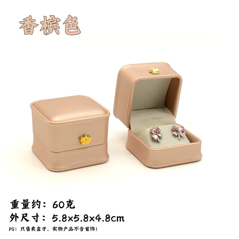 Color champán (caja para pendientes); listo para la venta.