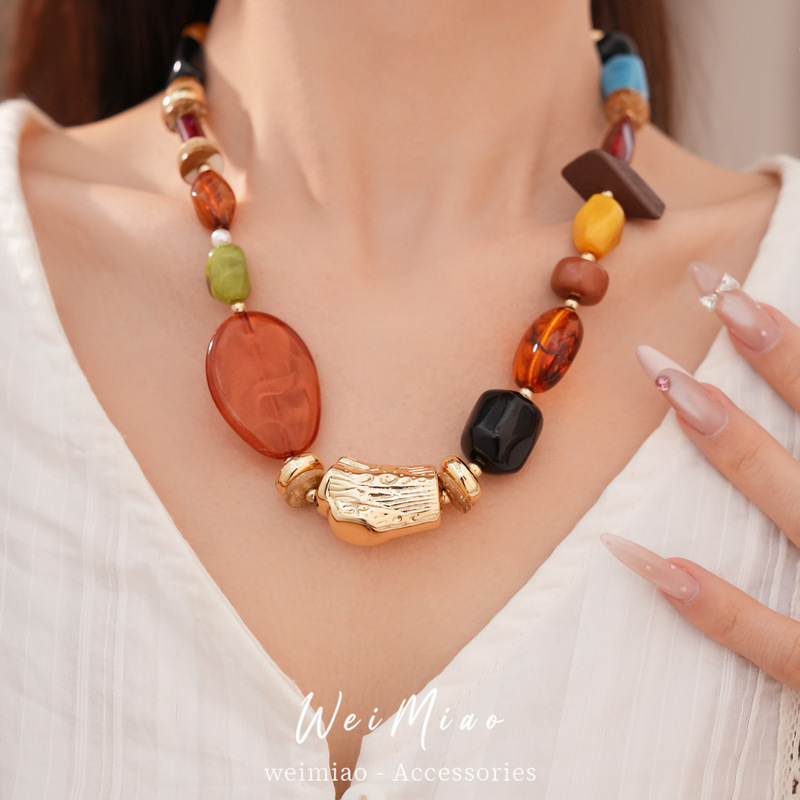 Vintage Geometric Acrylic and Wood Beaded Necklace with Unique Design, Ethnic Style Choker