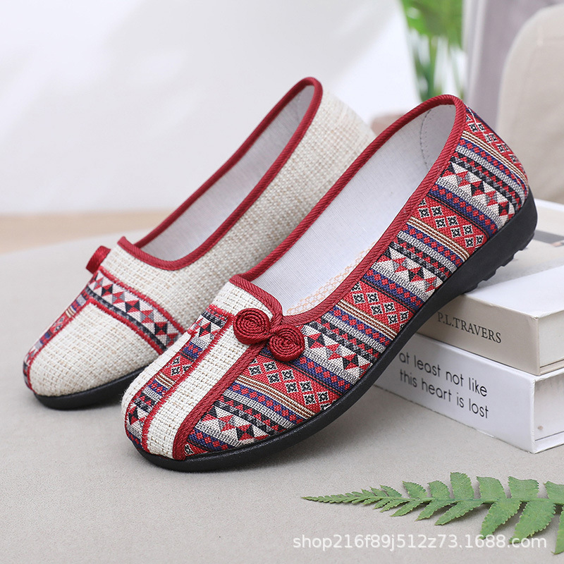 新款奶奶布鞋女鞋民族风情中老年妈妈鞋软底休闲一脚蹬老人鞋子