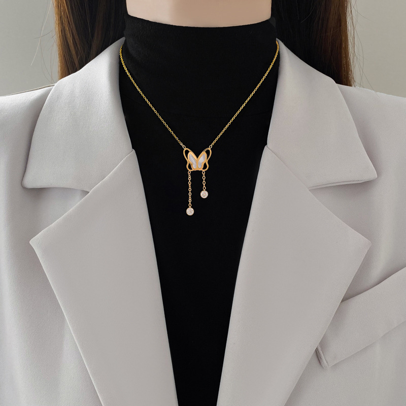 Acier Au Titane Style IG Sucré Placage Incruster Papillon Coquille Zircon Collier display picture 1