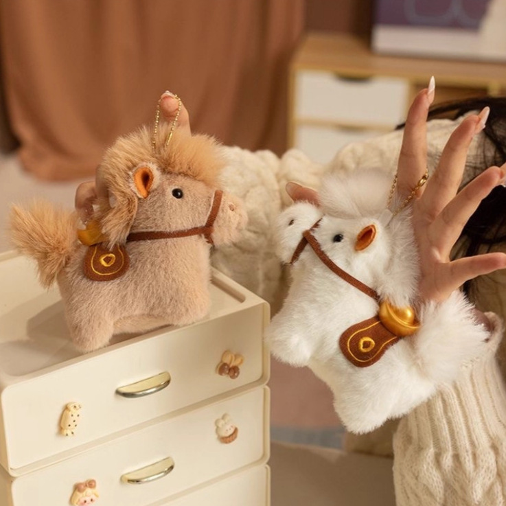 2026马年吉祥物元宝马毛绒玩偶挂件马上有钱挂饰可爱公仔玩具批发