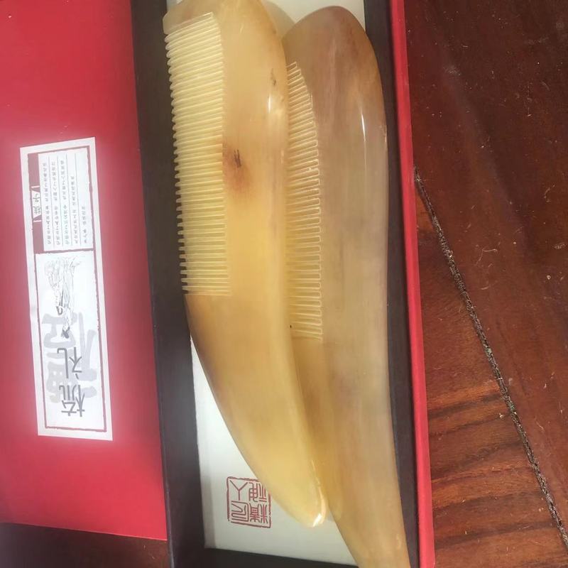 牛角櫛メーカーの厚い黄角櫛の長い髪の櫛の羊の尾の櫛の奇妙なロゴの贈り物の櫛のセット|undefined