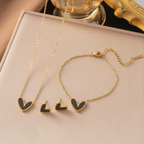 Titanium steel black shell heart necklace and earring set for women, light luxury niche design heart-shaped pendant collarbone chain jewelry for women