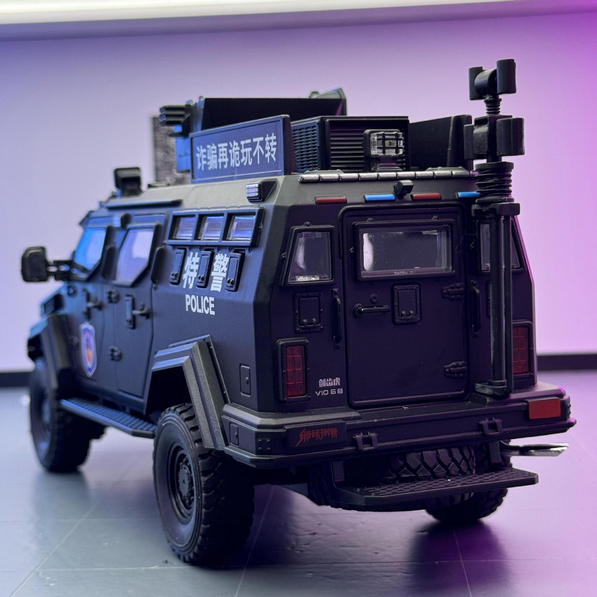 Coche a modelo de coche de aleación genuino 1:24 tigre dientes de sable coche de policía todoterreno luz de sonido retroceso coche de juguete decoración del modelo de sonido