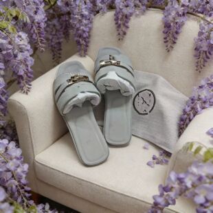�羳H���¿��Ʒ�|���ٿ��ֱ펧���z��һ����Ů��Ь�������l���l